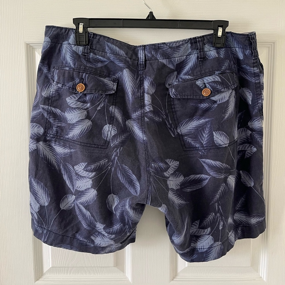 J. Crew Navy Leaf Print Men's Shorts - Picture 2 of 5